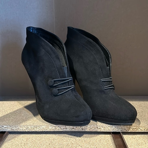 Black Heels - Picture 2 of 7